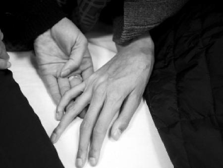 骨骼肌肉系统:主要有四肢细长,蜘蛛指(趾),双臂平伸指距大于身长,双手